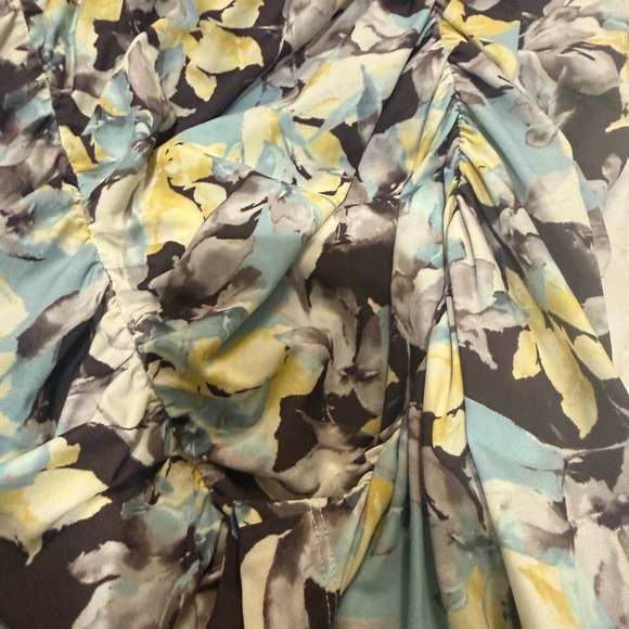 St. John Couture Floral Printed Ruched Stretch
Off-Shoulder Top sz S New - Picture 7 of 11